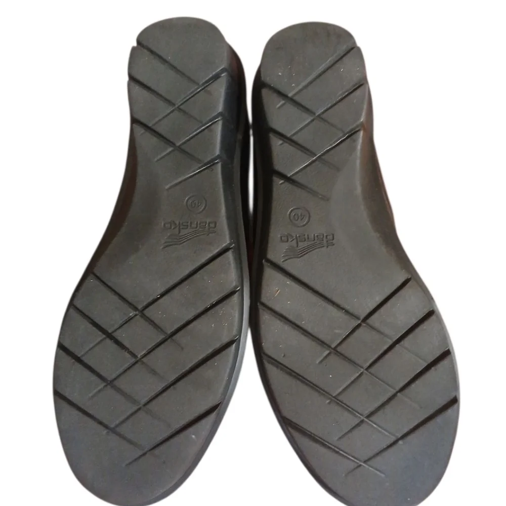 Dansko Julia Black Milled Leather Flat Shoe Women's Size 10